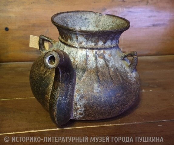 Рукомойник похож на чайник: