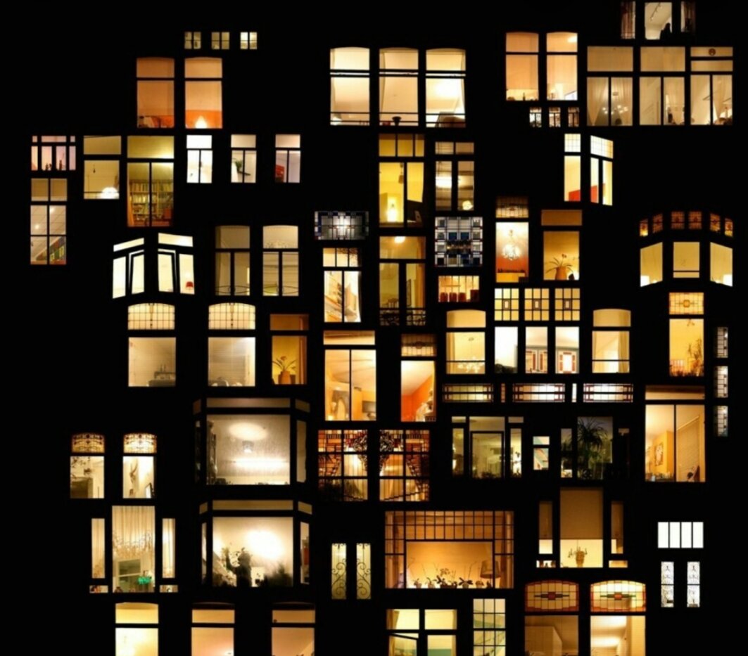 Ты говорила неброские фразы :
"Это поймёт не каждый "
выстраивала свои жесты спокойно 
В бумажной многоэтажеке 
Где каждый час слышно 
Как остальным больно ...

Ты оставляла открытыми 
Пачки пустых сигарет ,
Открывала балкон пошире 
И всегда после 3х ночи
Выключала в прихожей свет ,
Чтобы было темно , но не очень 
Боялась  спугнуть облака 
Когда неряшливо 
Входит рассвет 
В твои уставшезапутанные глаза . 
