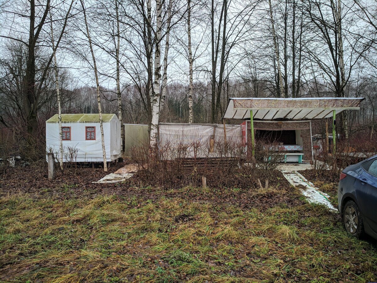 Странный поселок.