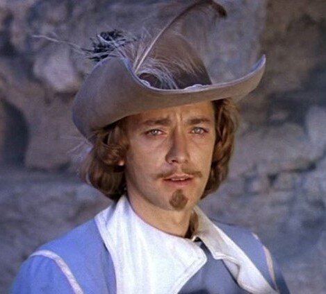 Игорь Старыгин  в роли Арамиса.  Кадр из фильма Г. Юнгвальд-Хилькевича "Д'Артаньяна и три мушкетера".  Изображение взято  в сети Интернет.