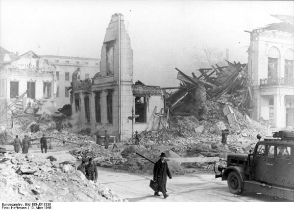 Берлин в марте 1945 года, после авиаударов союзников