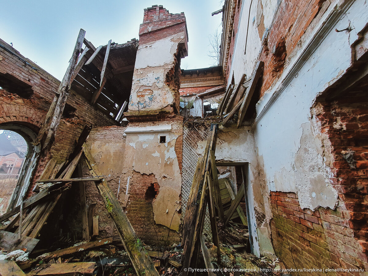 Заброшенные дворцы и усадьбы в России. 10 моих фотографий про то, как они сейчас выглядят внутри