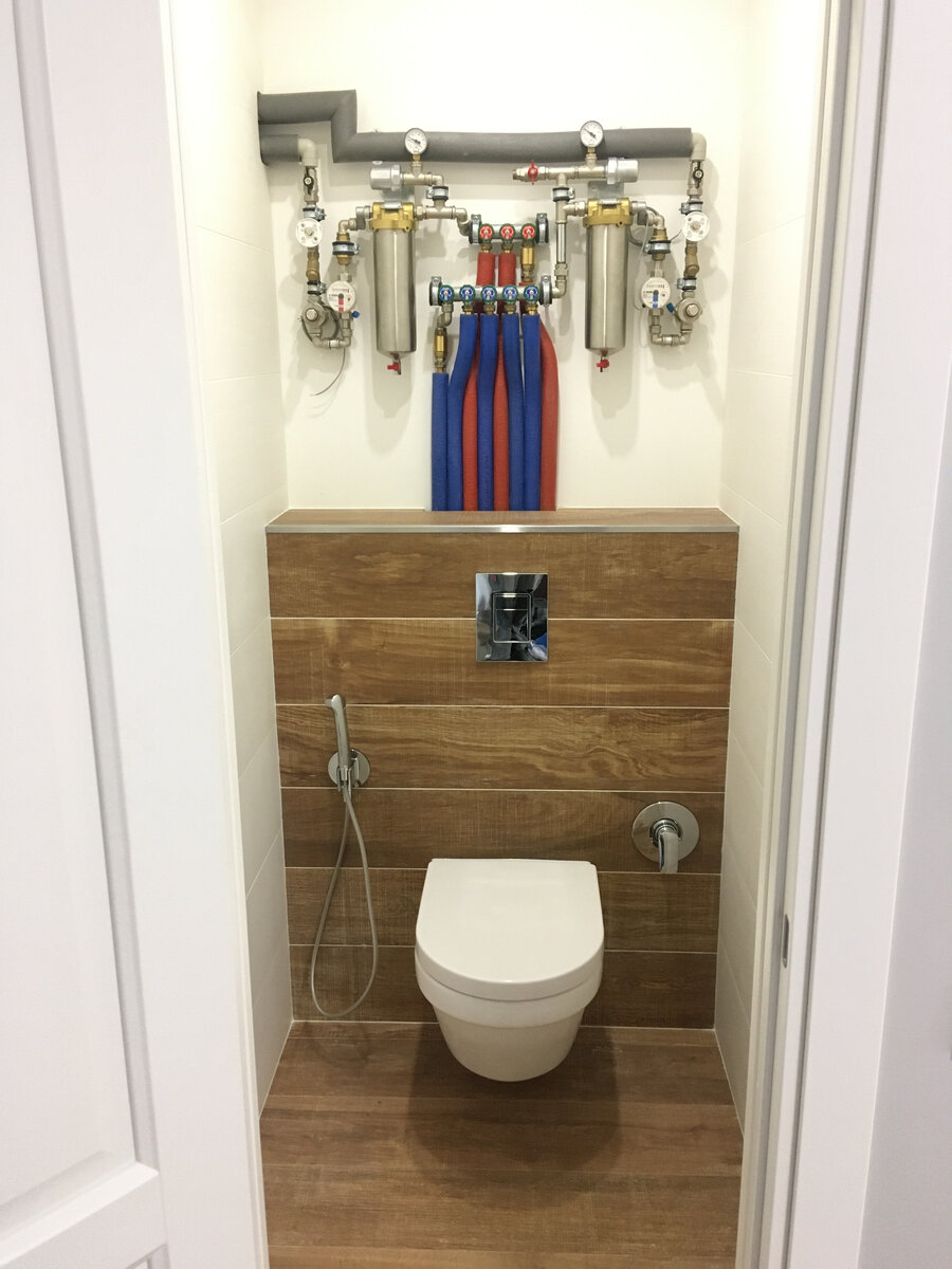 Установил подвесной унитаз и наружные части смесителя.