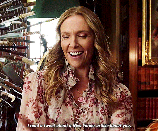 "Я прочитала статью в Нью-Йоркере о вас", - говорит Джони