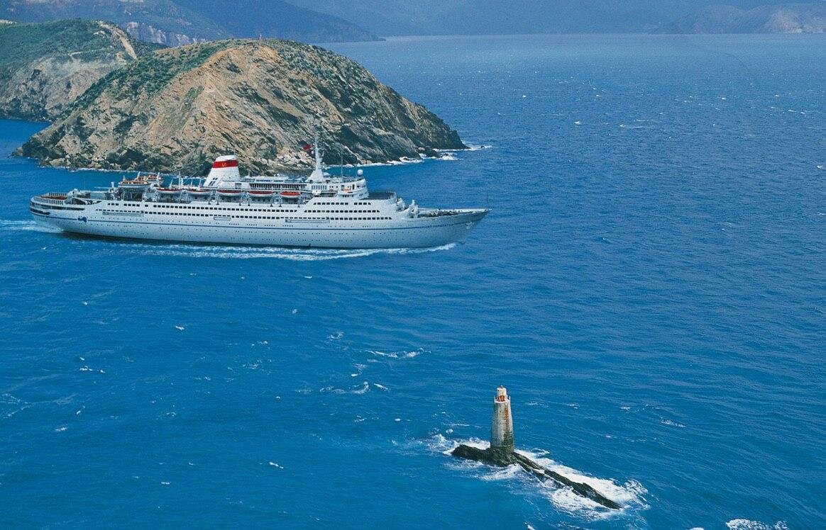 Теплоход "Михаил Лермонтов"