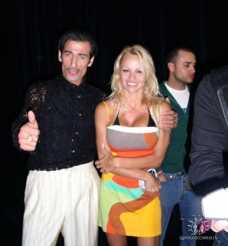 Фото с сайта "Одноклассники" Мухтар Гусенгаджиев и Памела Андерсон