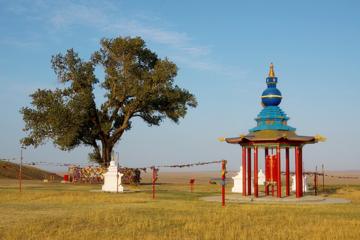 Буддистское святилище "Одинокий Тополь"