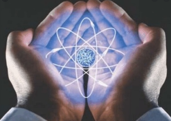 Атомная энергия в руках человека)