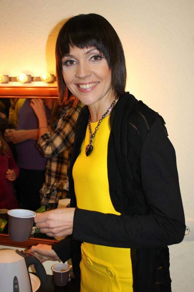 Романс "Судьба,я пленник любви". 
Вечер встречаю,мечты кружат.
Осень,дождь идёт.
Листья жёлтые лежат,
В мечтах мне везёт.
Припев:
Судьба,я пленник любви!
Мои грёзы в мире расцветают,
Чудеса в жизни бывают,
Судьба, я пленник любви.

Ночь тёмная меня пугает,
Я разочарован в печали своей,
Бегу от грусти,страсть обжигает,
Вижу ангела среди людей.
Припев.

Смотрю на день пролетающий,
Амуры рядом со мной.
Вижу силуэт прилегающий,
Тревожно мне под луной.

Судьба,я пленник любви!
Мои грёзы в мире расцветают,
Чудеса в жизни бывают,
Судьба, я пленник любви.
Судьба,я пленник любви!
Мои грёзы в мире расцветают,
Чудеса в жизни бывают,
Судьба, я пленник любви.

09.09.2017 год.