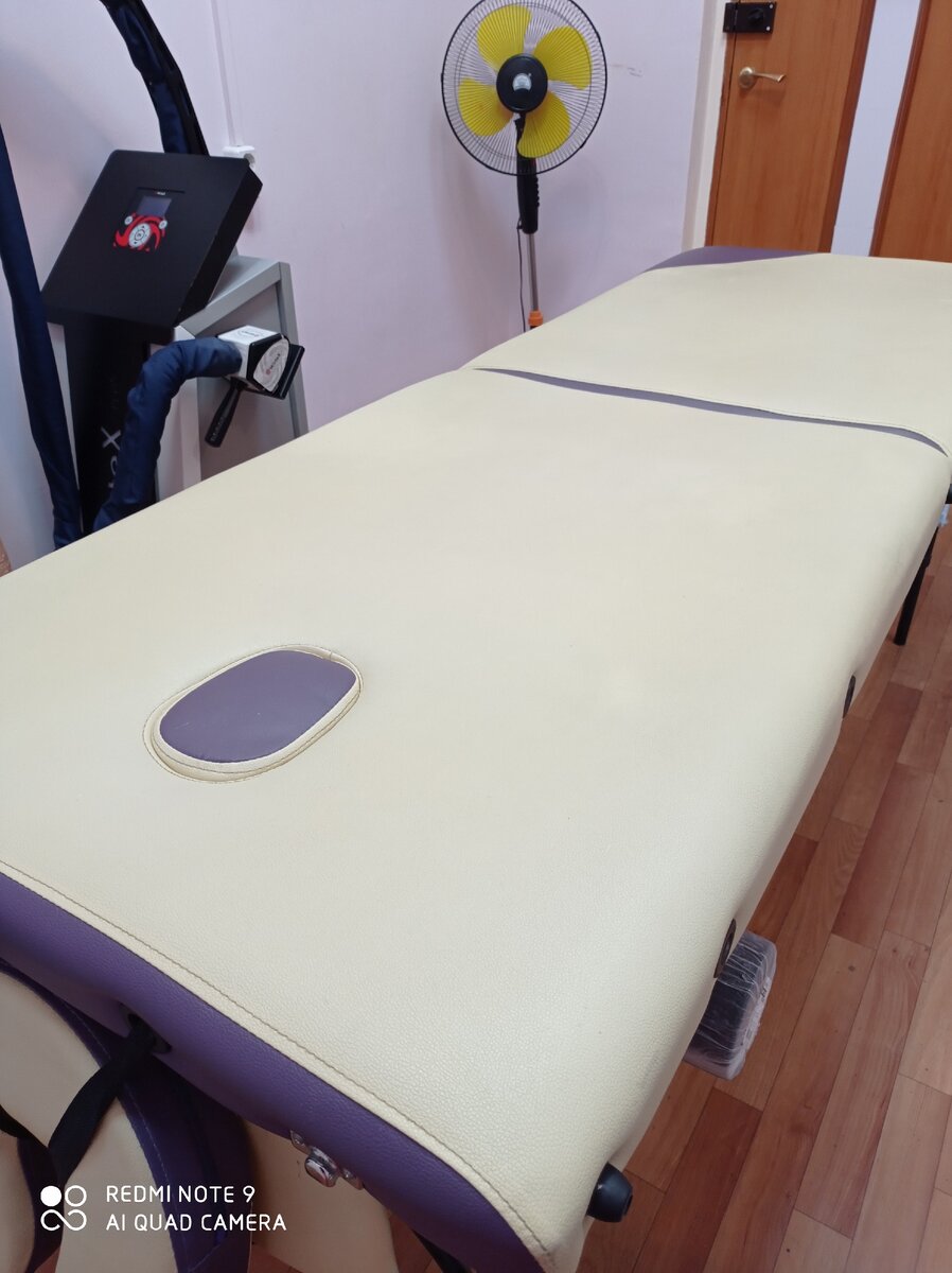 Профессиональная кушетка фирмы Us Medica обошлась нам в 16 000 рублей. 