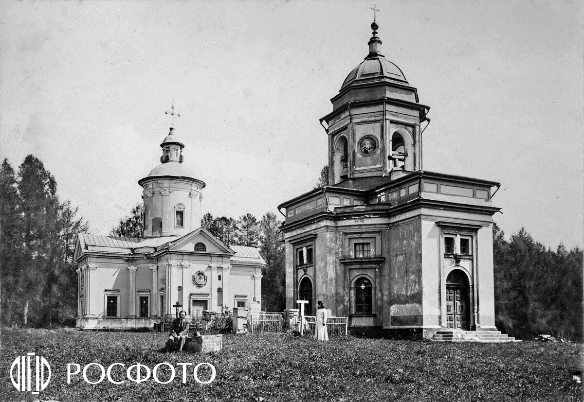 Церковь Рождества Богородицы (слева) и храм Петра и Павла в с. Марфино, 1900 гг.