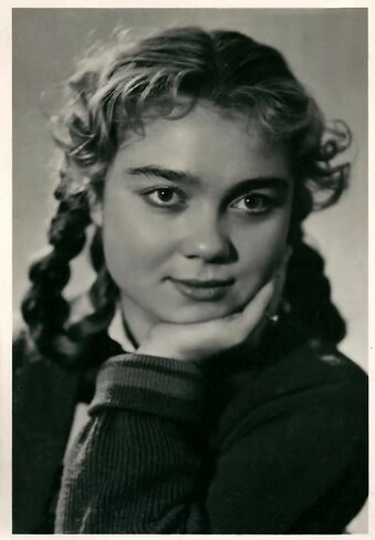 Нина Дорошина в юности 