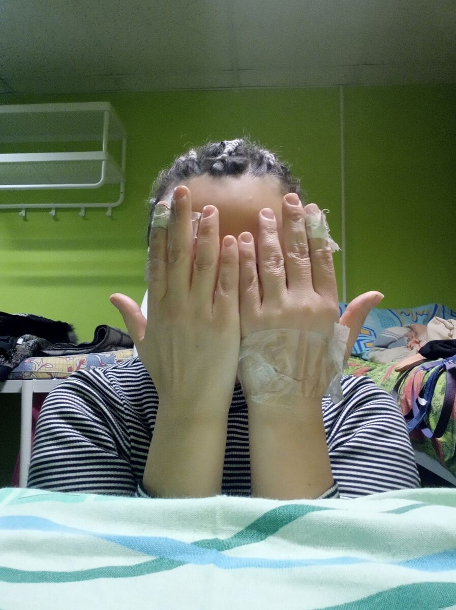 Я донесла руки домой для фотографии. Я, прям, героиня.