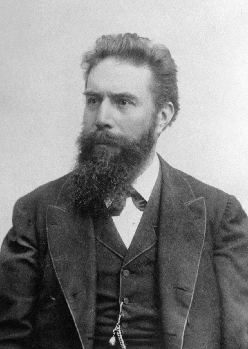 Вильге́льм Ко́нрад Рёнтген (в русской традиции Рентге́н ; нем. Wilhelm Conrad Röntgen; 27 марта 1845 года — 10 февраля 1923 года)