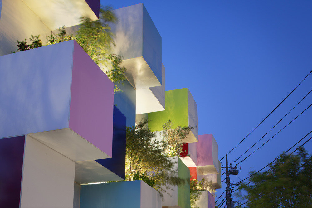 Необычный 2. Sugamo Shinkin Bank в Кавагути. Sugamo Shinkin Bank, Токио, Япония. Здание банка Sugamo Shinkin в Кавагути. Филиалы банка Sugamo Shinkin Bank в Токио.