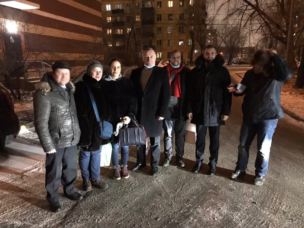 Депутаты Мосгордумы и их помощники в районе Соколиная Гора. Источник: Telegram / Тимонов