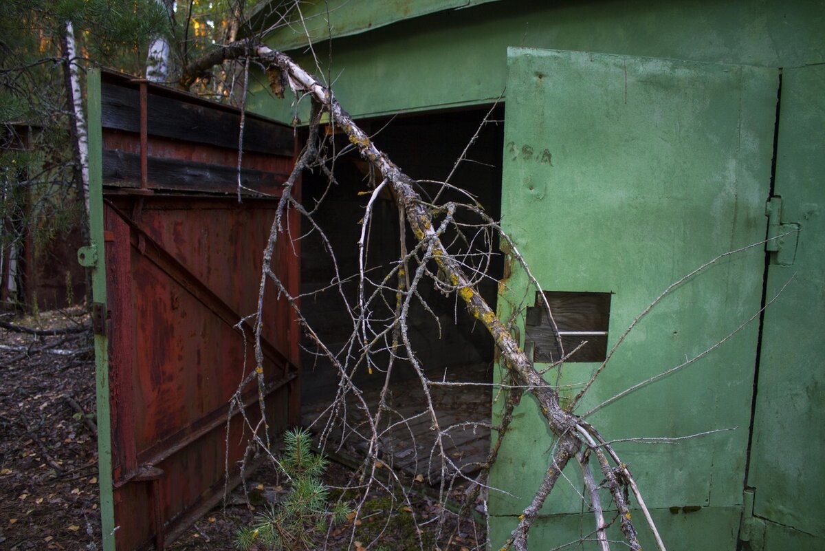 гаражный кооператив на окраине города Припять