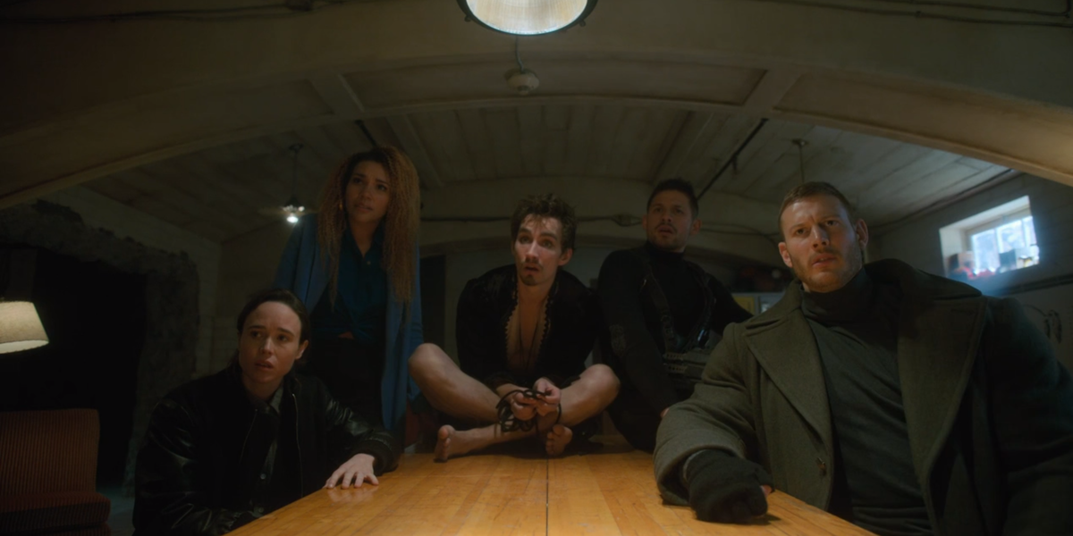 Кадр из сериала "Академия Амбрелла"