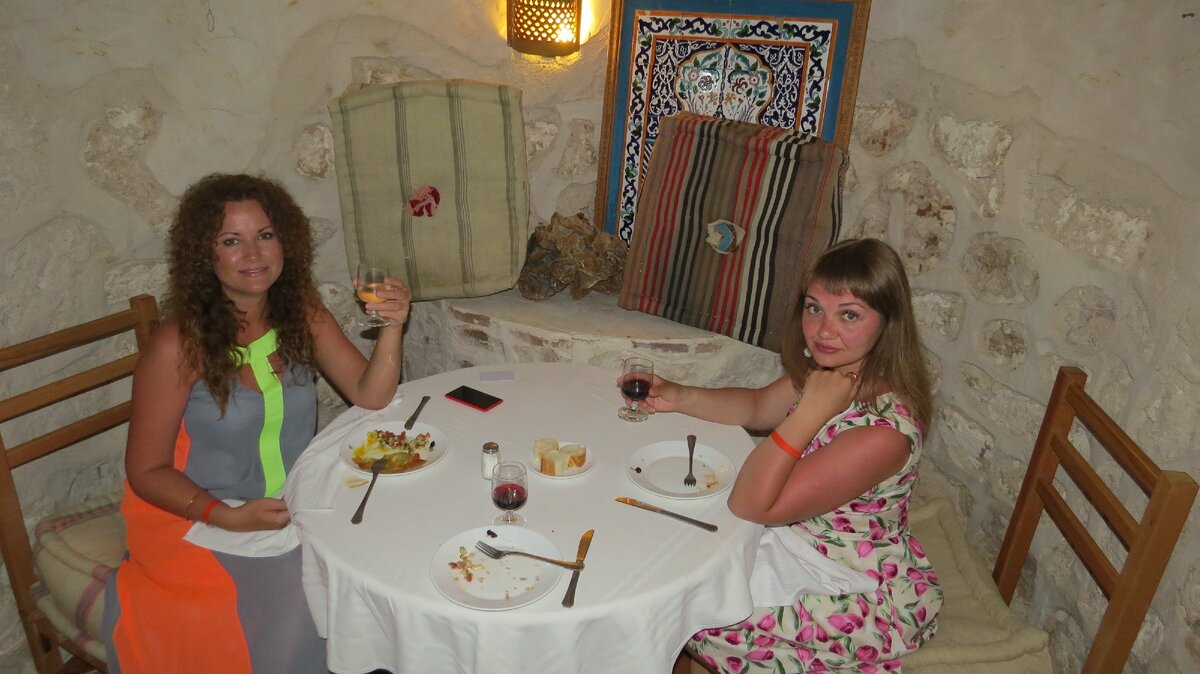 С Тамарой в ресторане ЛяКарт от отеля