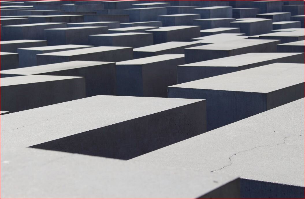 Лабиринт для иллюстрации судеб депортированных, фото взято с сайта https://www.pexels.com/