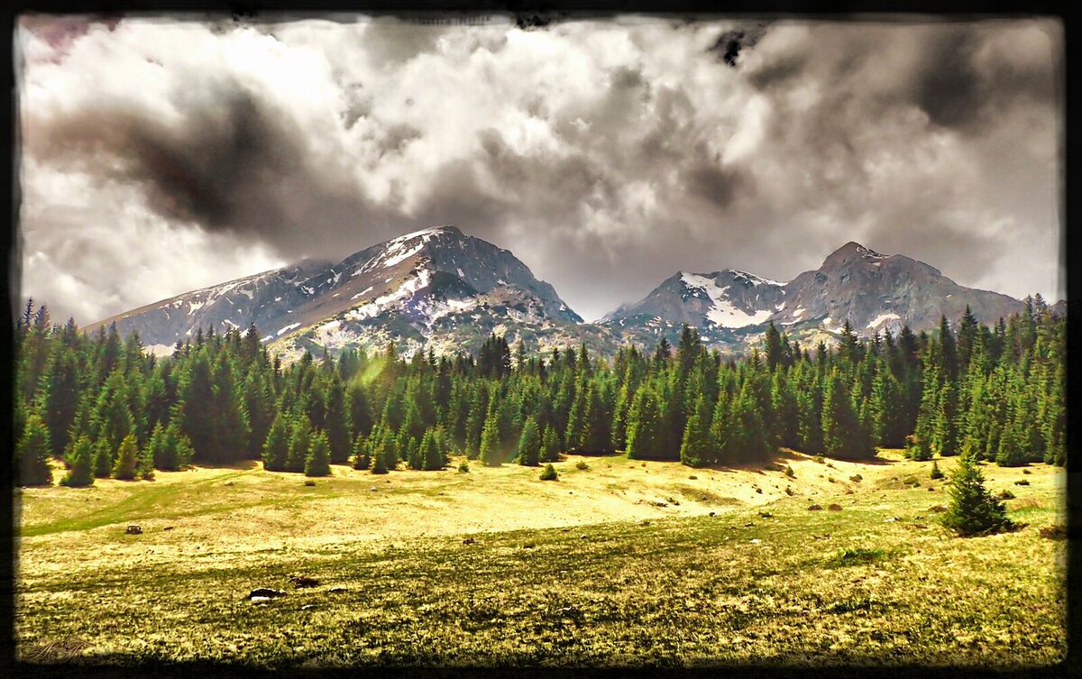 снежные горы парка Дурмитор близ г.Жабляк, Черногория
