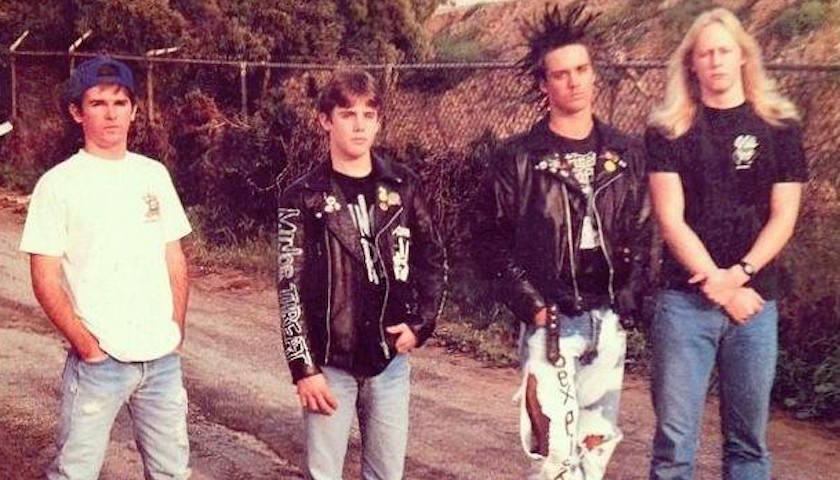 Это, если что, Cryptic Slaughter. Панки хой!