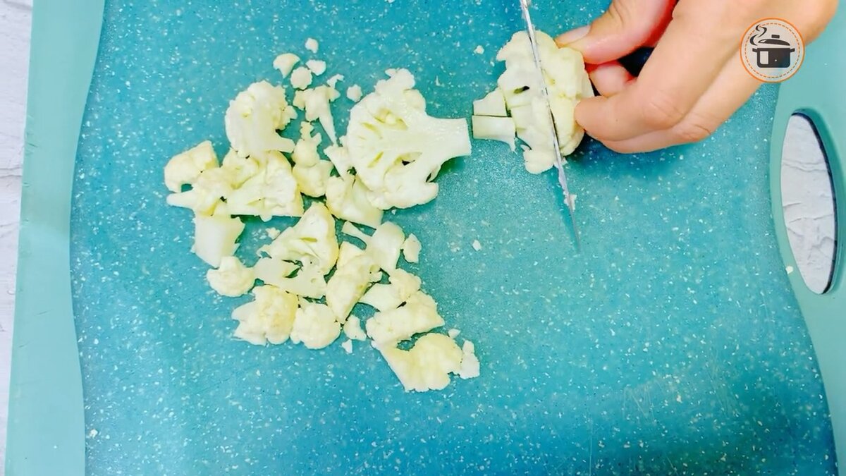 нарезаем цветную капусту кубиками