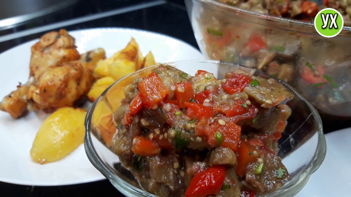 Баклажаны по корейски закрутка. Баклажаны в аджике. Закуска из баклажанов и болгарского перца. Корейские баклажаны на зиму. Соте из баклажан на зиму со стерилизацией.