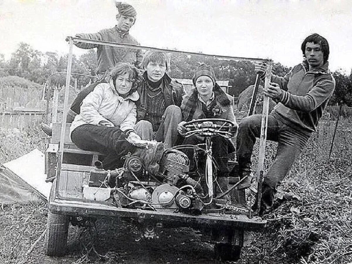 Советская традиция посылать студентов «на картошку» забыта. А вот воспоминания об этих поездках живы.                  -12