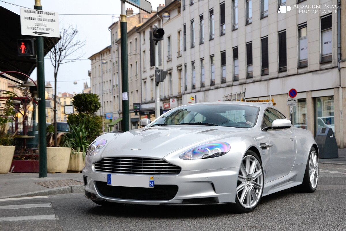 Aston Martin V12 DBS