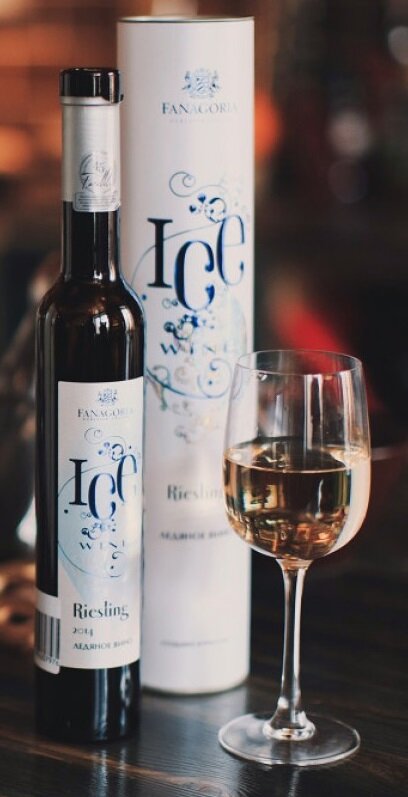 Когда можно вино в великий. Ледяное вино Мысхако. Ледяное вино перекресток. Ледяное вино Сочи. Крымское вино Ледяное Ялта.