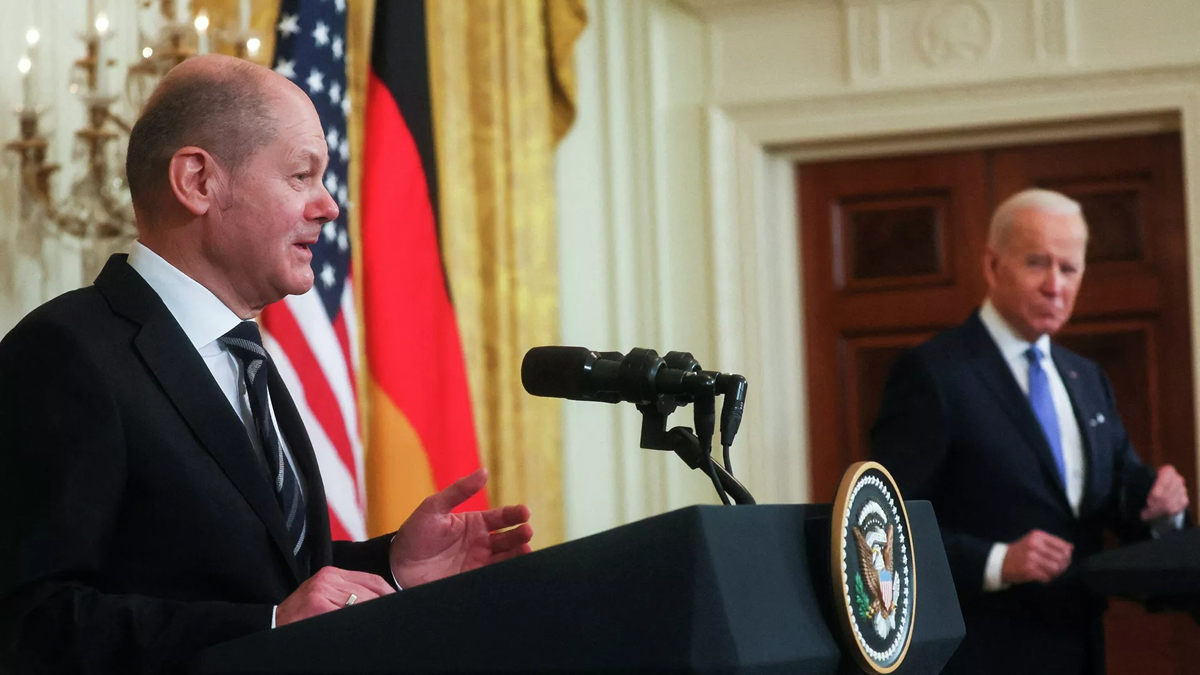 Канцлер Германии Олаф Шольц и Президент США Джо Байден (© ru24.net)