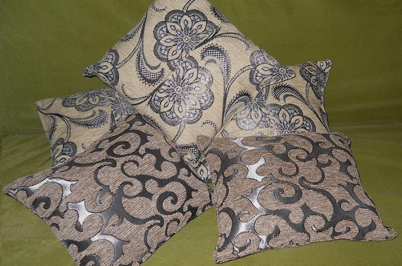 Декоративные подушки на диван.