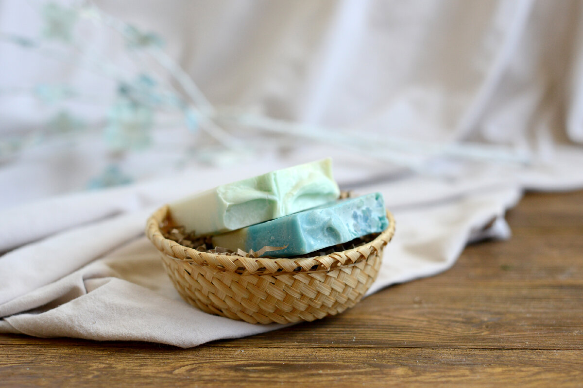 Фото автора -мыло ручной работы на деревянном фотофоне