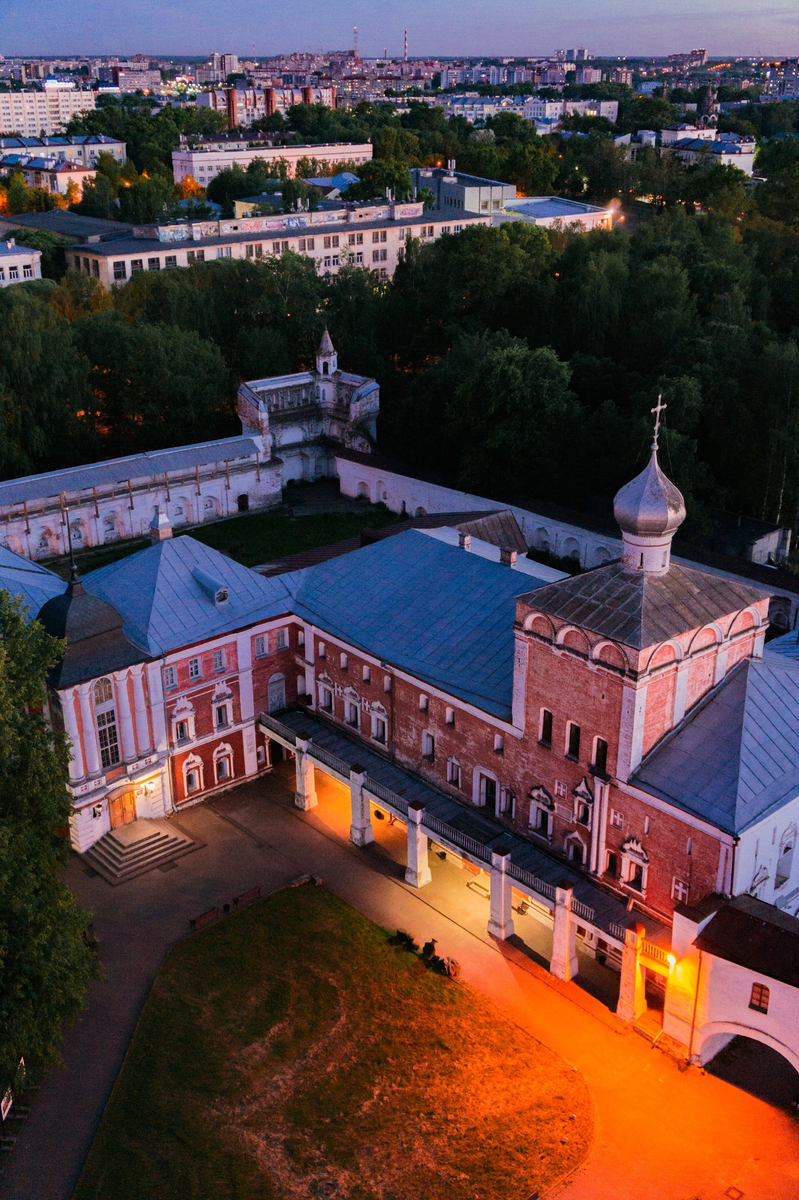 Кремлевский дворик. Вид с колокольни. Фото Георгий Огурцов