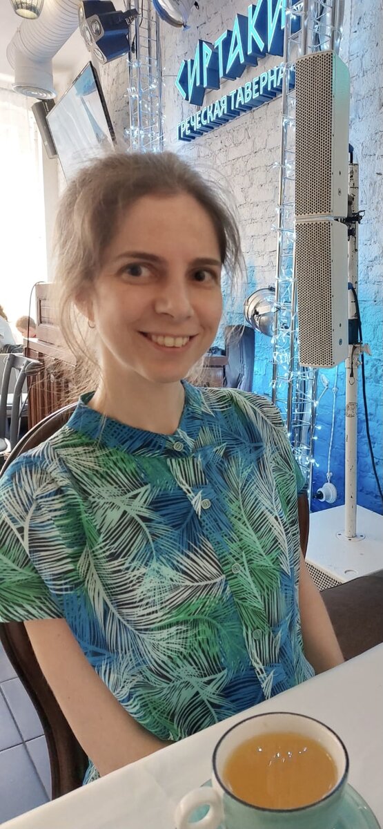 Я в "Сиртаки", где мы встречаемся с главной героиней на страницах романа