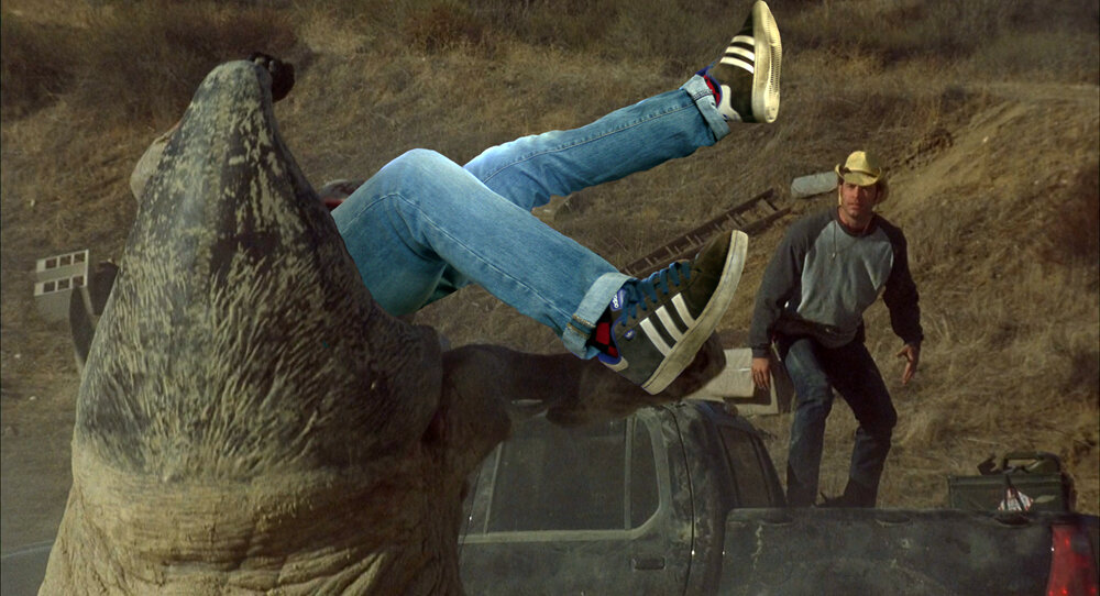 Не самая лучшая реклама обувного бренда.