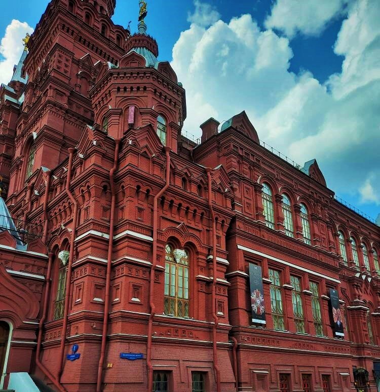 Главное здание Государственного исторического музея.