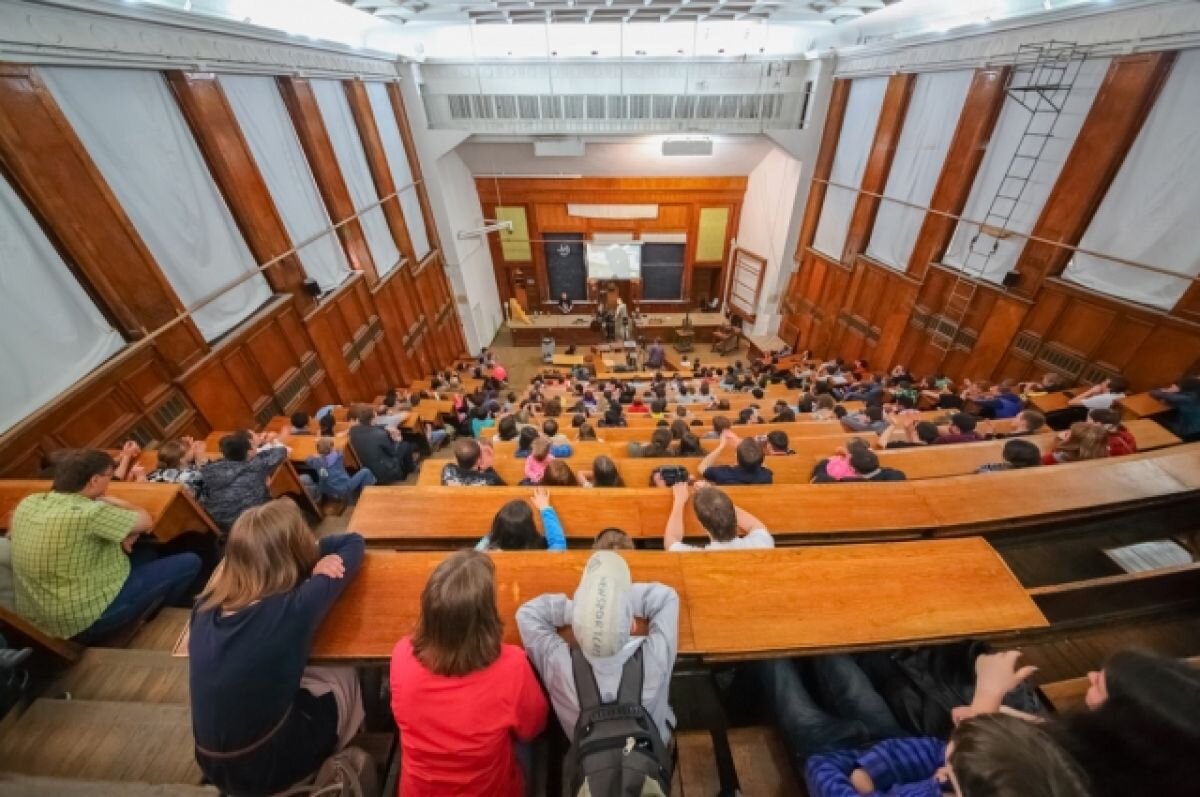    Ау, студенты! Почему в вузах остались незанятые бюджетные места