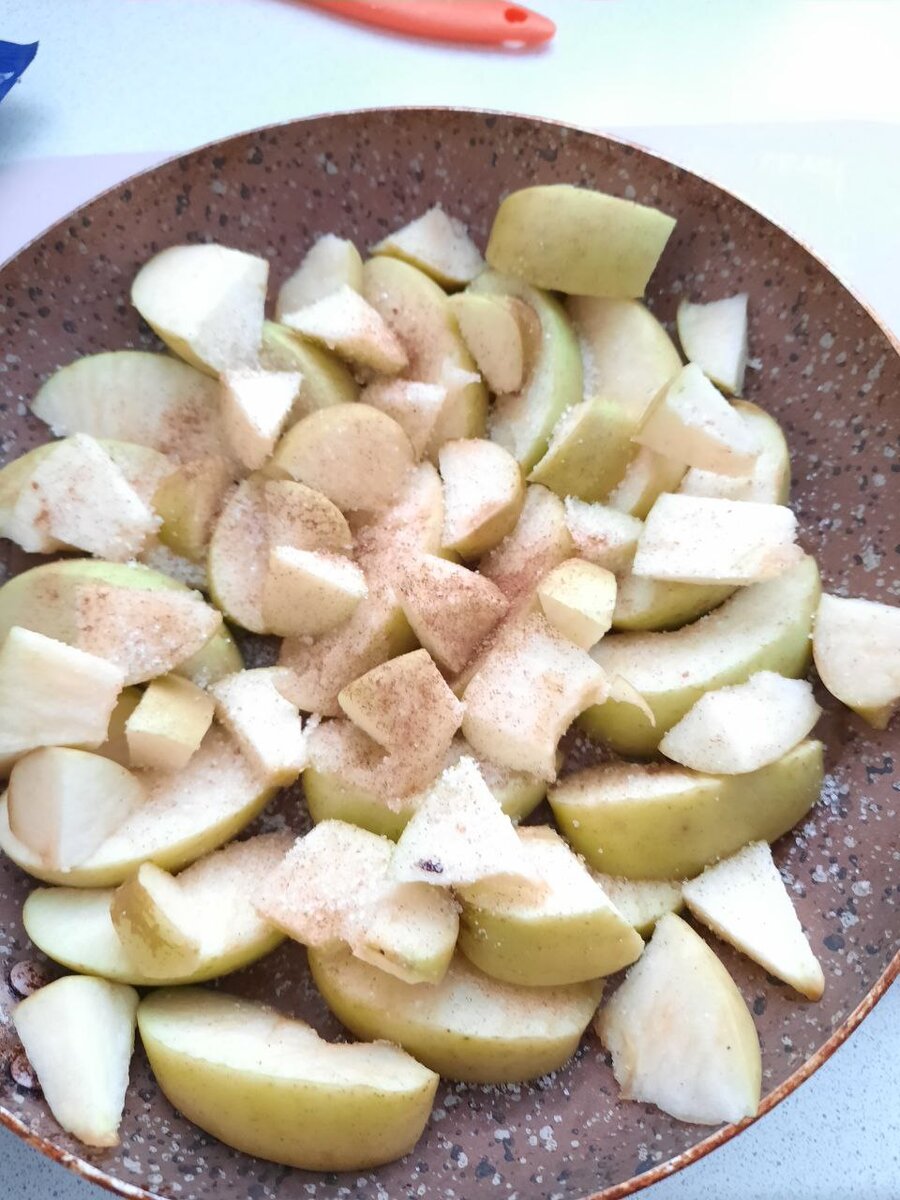 Яблочный пирог с корицей на сковороде | Вкусно и быстро и дома (и немного о  еде) | Дзен