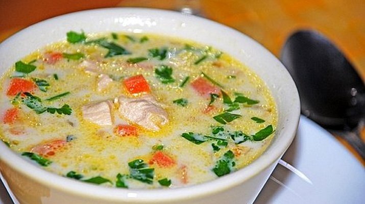 Рецепт сырного супа из плавленного сырка с курицей: просто и вкусно