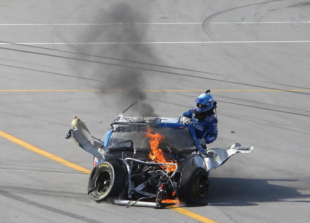 Аварии на гонках NASCAR, подобные произошедшей с Карлом Эдвардсом 26 апреля 2009 года, могут послужить хорошим примером того, что ждет астронавтов при жестком приземлении капсулы Orion.