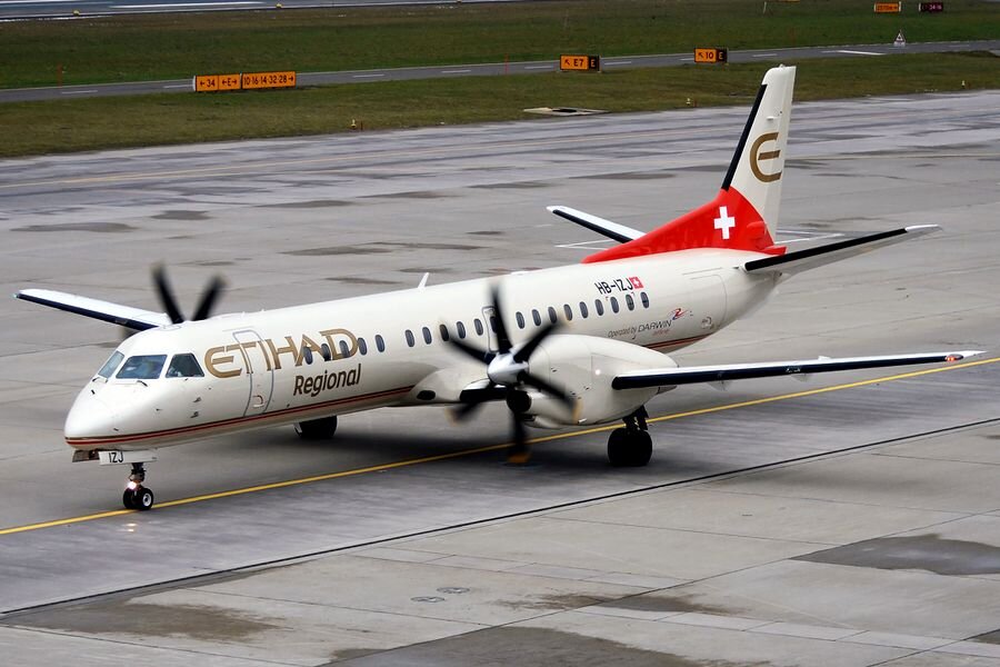 Saab 2000 авиакомпании Darwin под брендом Etihad Regional: три года швейцарская региональная авиакомпания развивалась на арабские деньги, но была продана из-за неудач Etihad в больших национальных европейских проектах