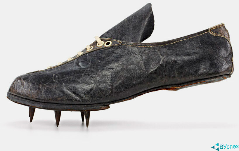 Первые бутсы Dassler с острыми шипами 1925г.
