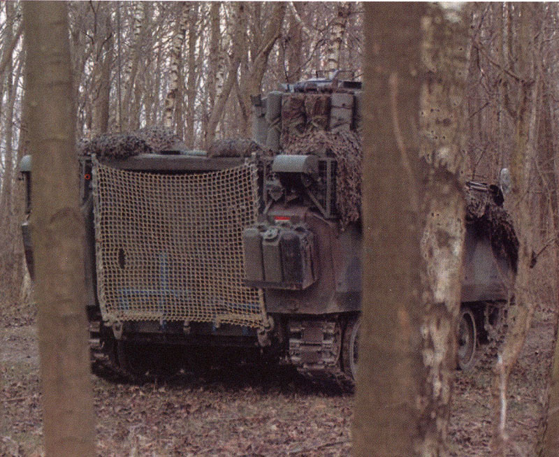 Рисунок 1 – Машина YPR с сеткой CONSTRICTOR Mk III.