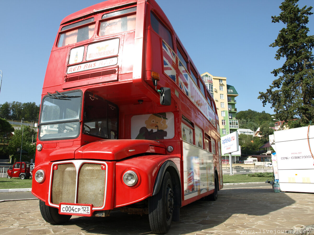 AEC Routemaster - символ столицы Великобритании второй половины ХХ века. Более пятидесяти лет "Хозяин дорог" перевозил лондонцев и гостей города.