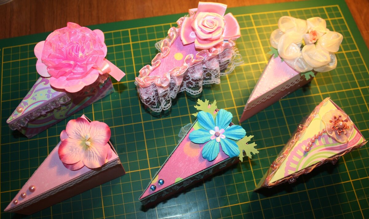 Объемная открытка в виде кусочка торта