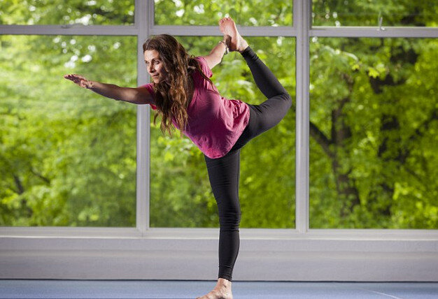  57-летняя Криста Д'Суза уверена, что она чертовски прекрасна, чем в подростковом возрасте 20 и 30 лет (на фото в Центре йоги в Чиквике Бикрам)