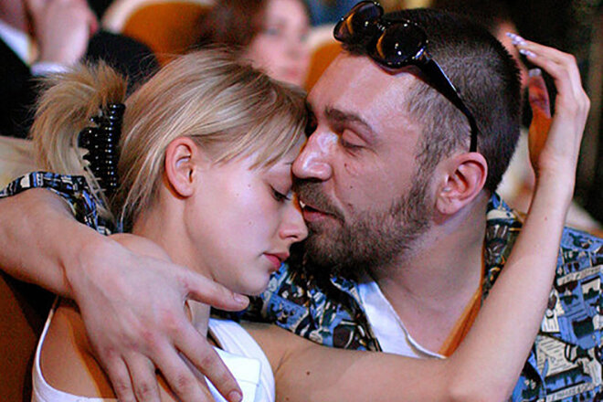 ОКСАНА АКИНЬШИНА И СЕРГЕЙ ШНУРОВ               