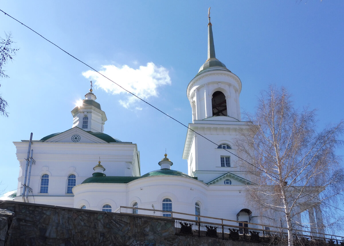Храм екатеринбурга химмаш. Храм на химмаше екатеринбург фото. Храм во имя иконы божией матери казанская екатеринбург. Казанской божией матери храм на химмаше. Казанской божией матери храм на химмаше.